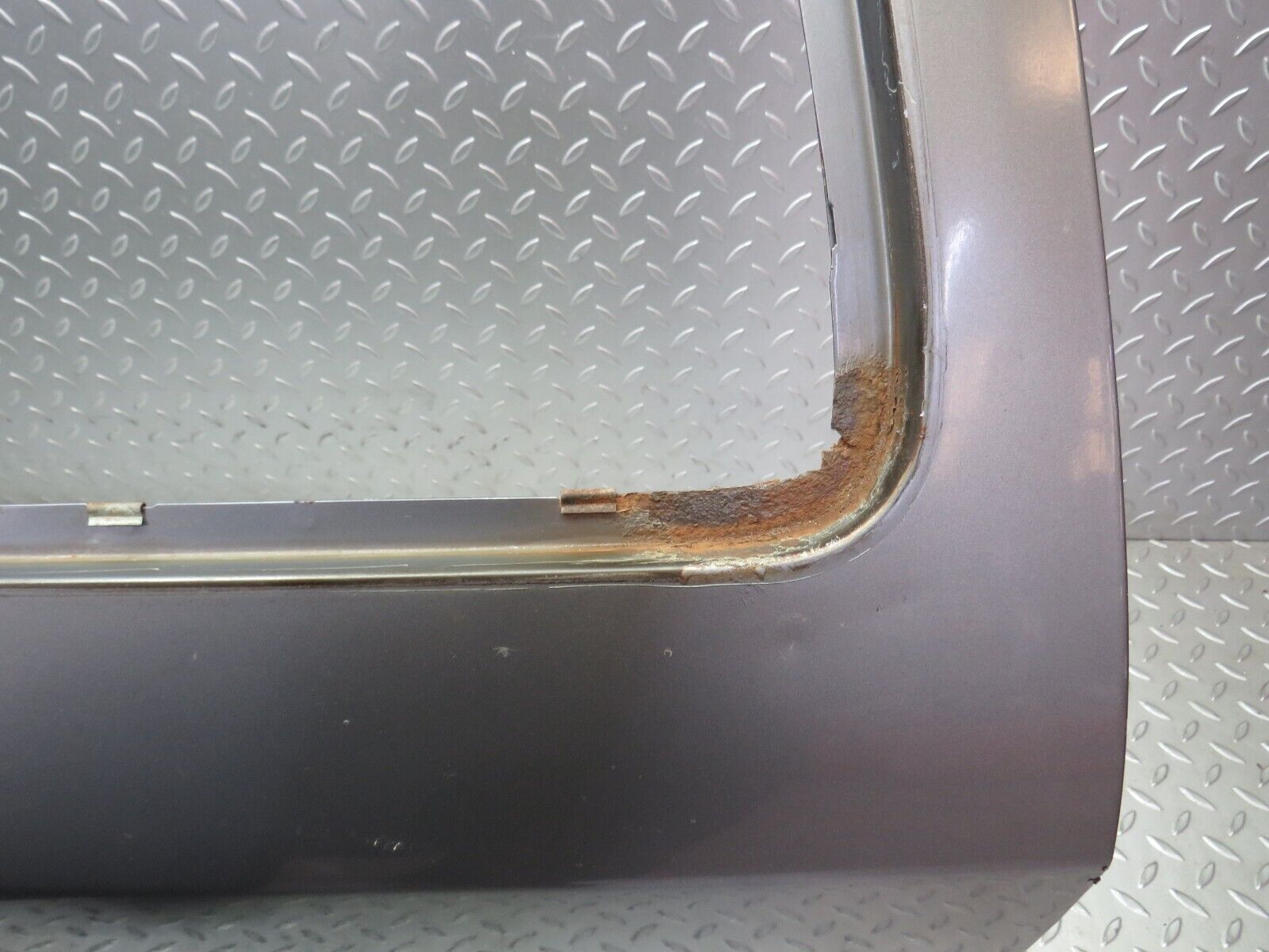32579 Mercedes-Benz S124 220TE Wagon Tailgate Trunk Door & Handle Moulding Trim