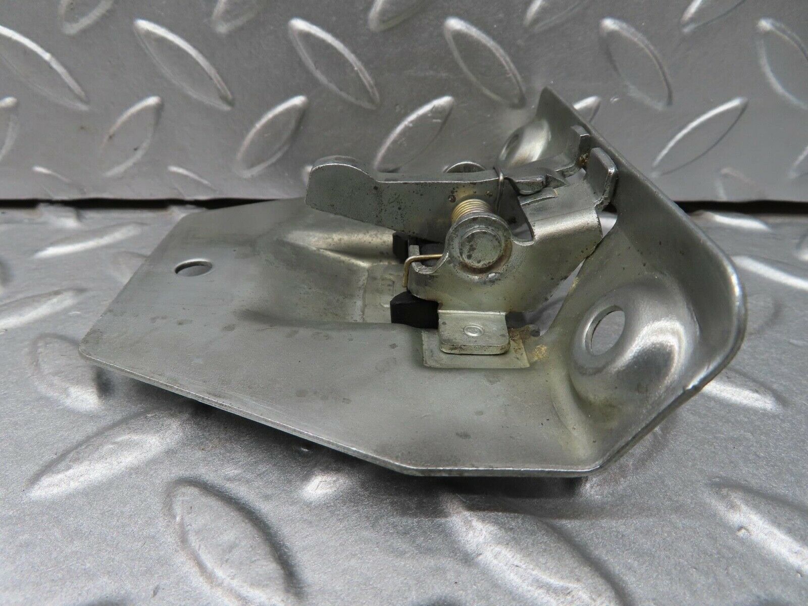 14449 Mercedes-Benz W116 350SE Trunk Boot Lock Latch 1137500285