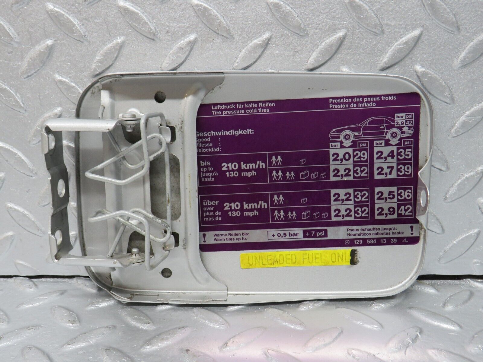 39405 Mercedes-Benz R129 320SL Coupe Fuel Tank Flap Cap 1295841339