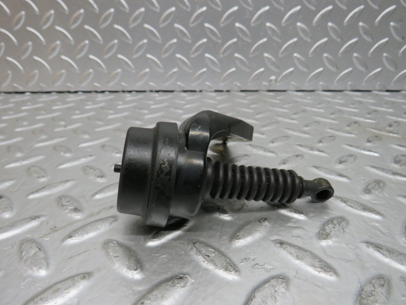 27606 Mercedes-Benz S124 300TE Wagon Throttle Body Vacuum Valve 6040900066