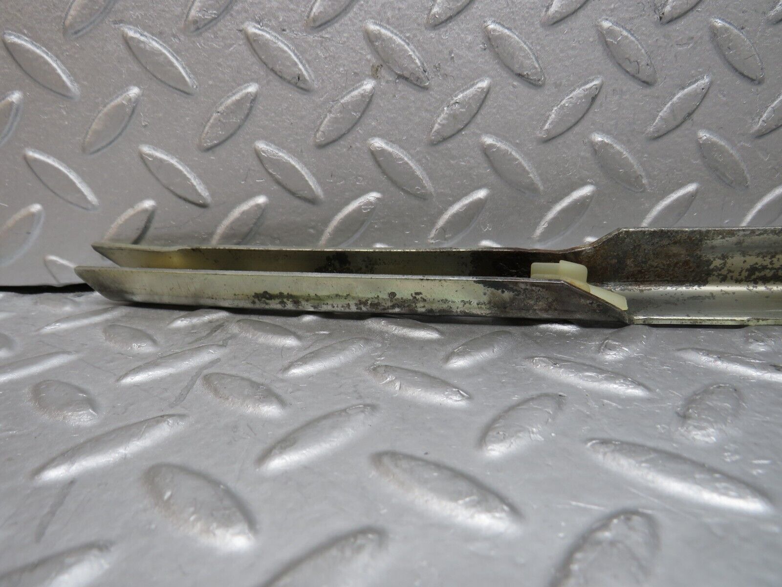 37802 Mercedes-Benz A124 320E Cabriolet Front Left Window Channel