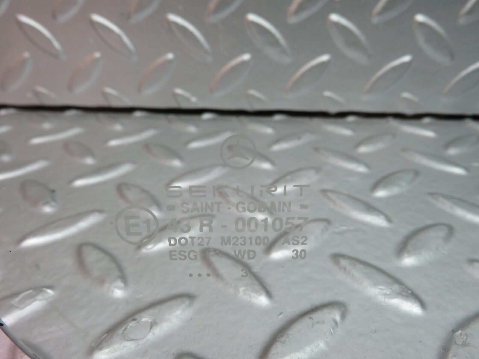 31449 Mercedes-Benz S124 220TE Wagon Rear Left Trunk Quarter Window Glass