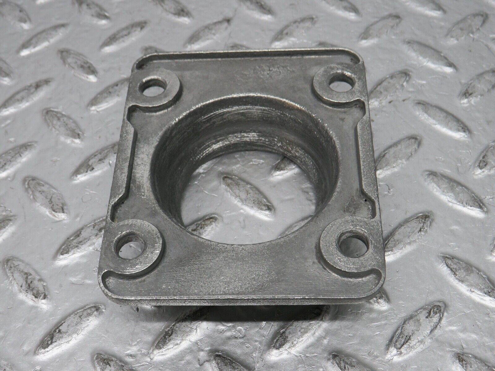 0400 Mercedes-Benz W120 180D Ponton Thermostat Housing Cover