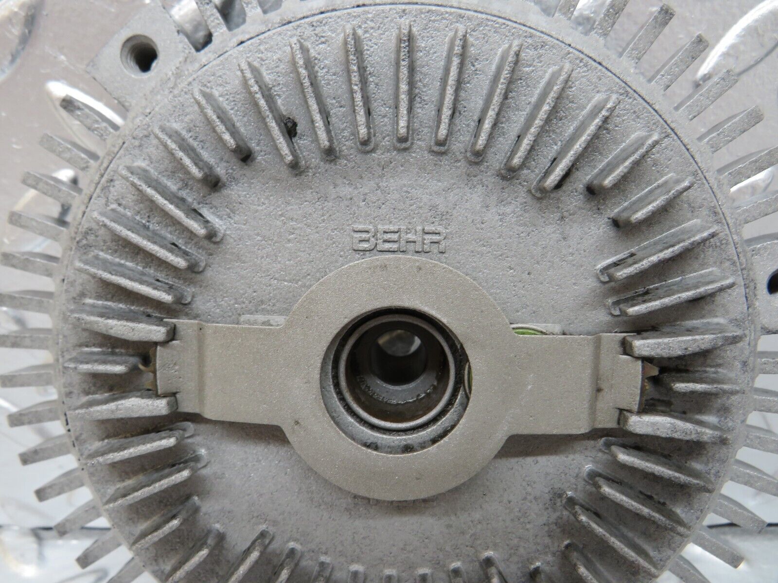 25366 Mercedes-Benz W201 190D Engine Cooling Fan Clutch Behr 65.306.13
