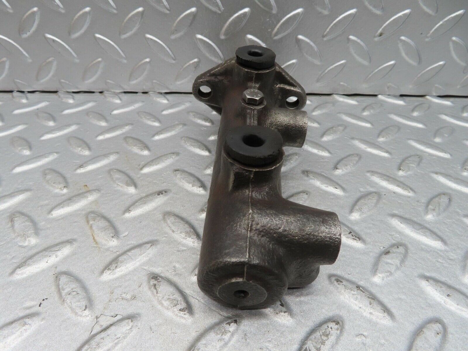 0087 Mercedes-Benz W116 Brake Master Cylinder