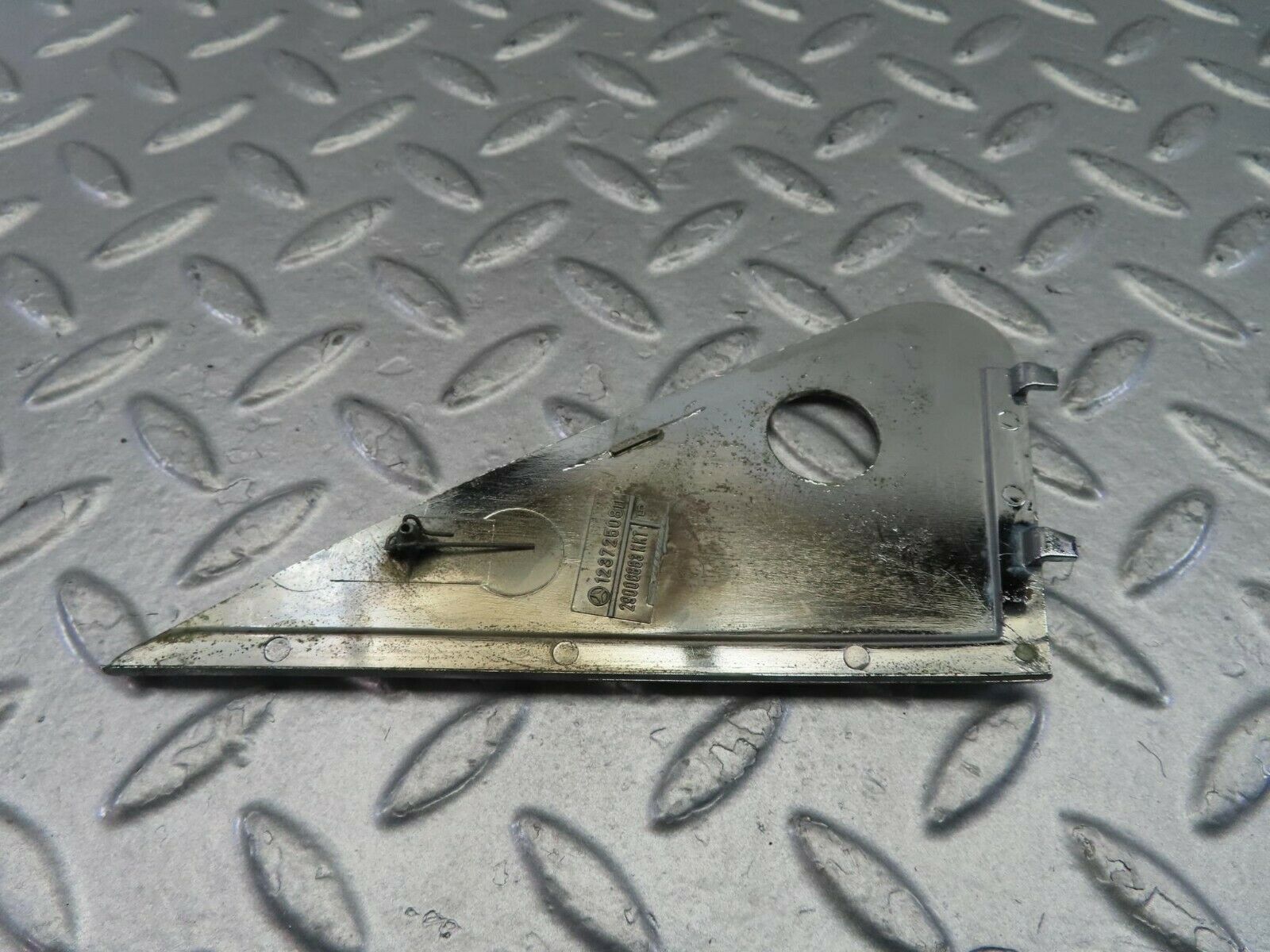 10858 Mercedes-Benz W123 230E Mirror Triangle Cover Right 1237250811