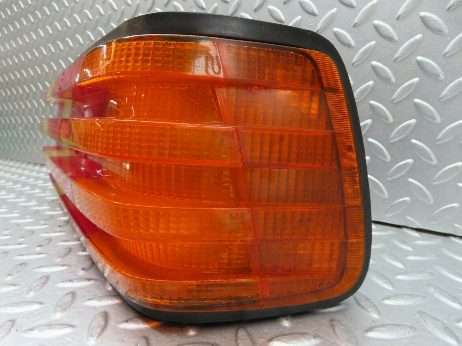 15658 Mercedes-Benz W126 Tail Light Right Side 22072