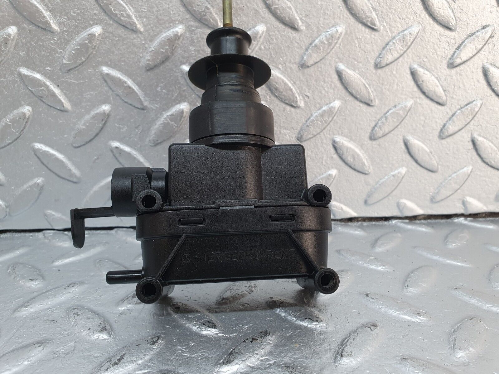 41558 Mercedes-Benz W124 200E Left Door Lock Vacuum Actuator