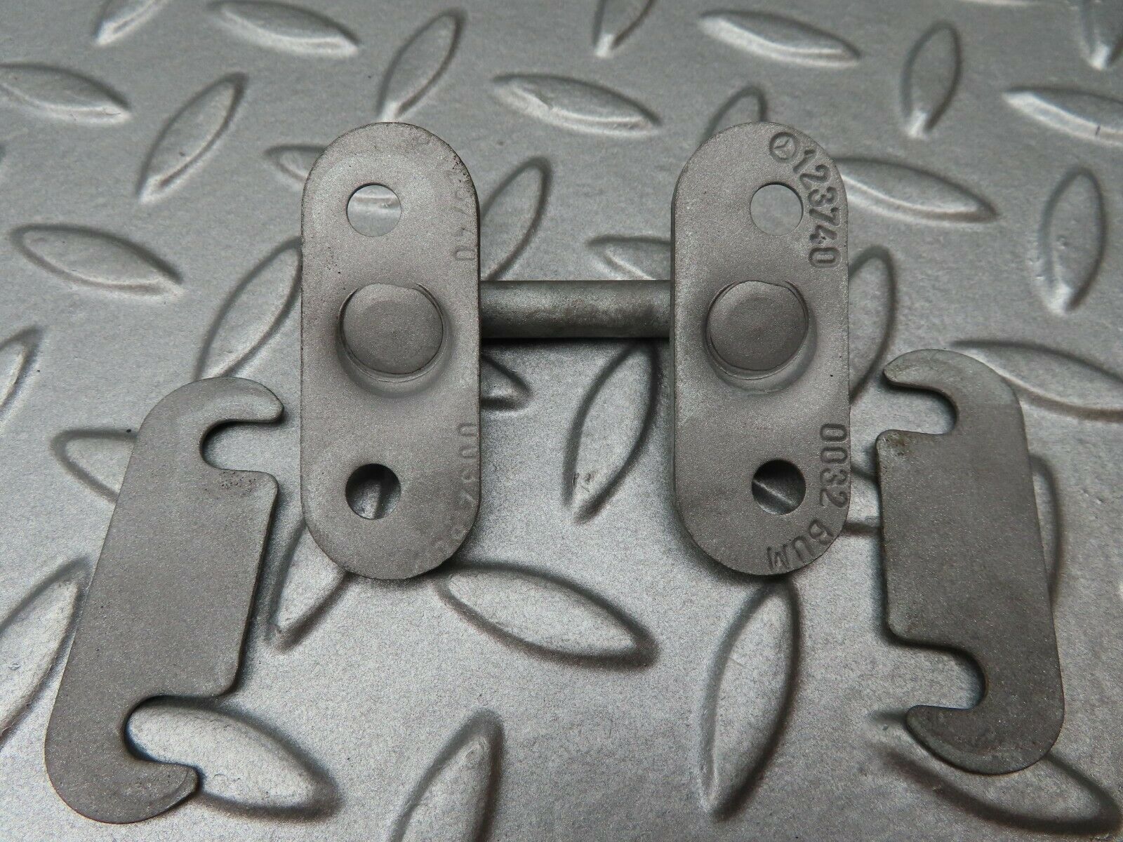 4037 Mercedes-Benz S123 200T Wagon Trunk Latch Lock 1237400032