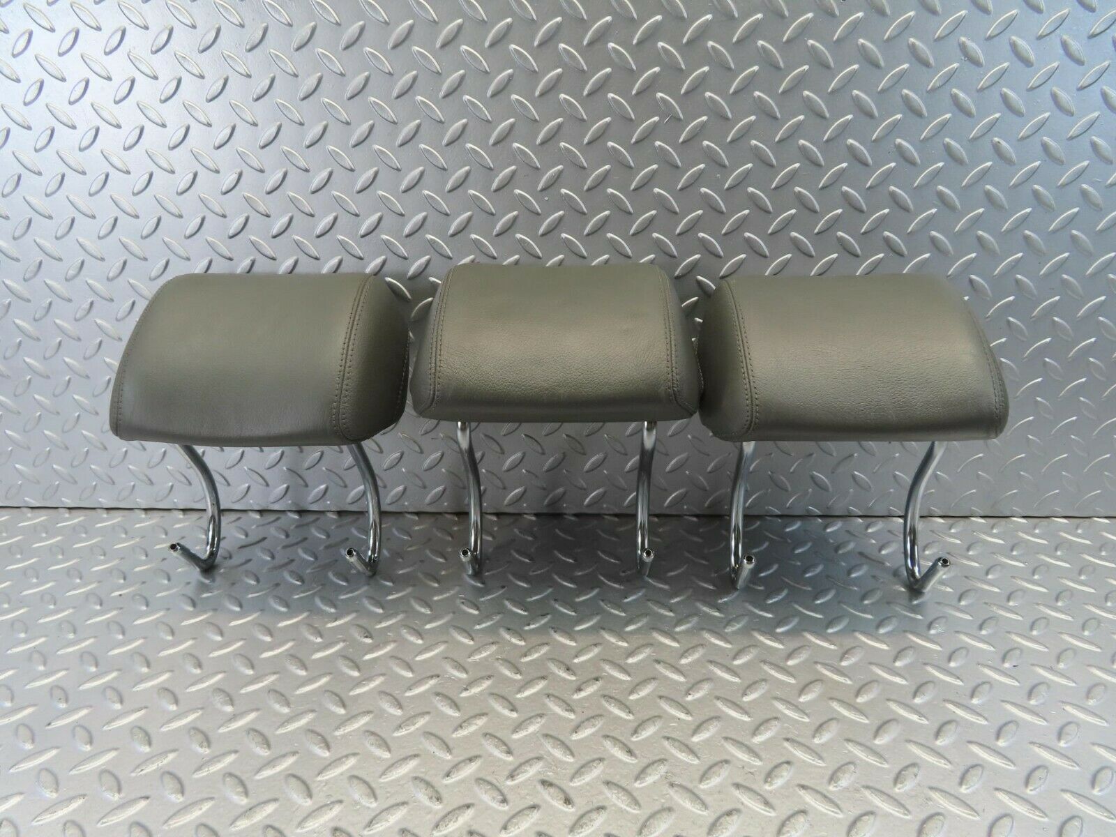 11189 Mercedes-Benz W221 S320 Rear Headrest Set