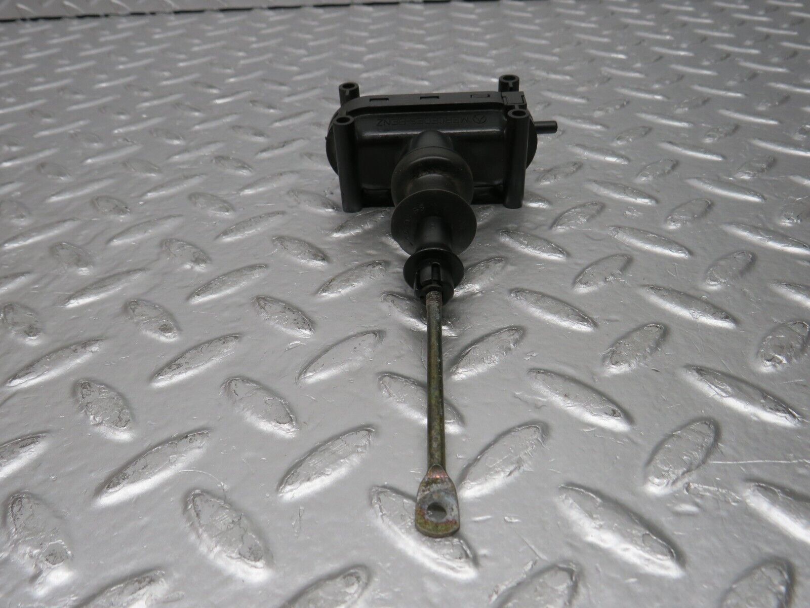 30715 Mercedes-Benz W201 190E 2.0L Rear Right Door Lock Vacuum Actuator
