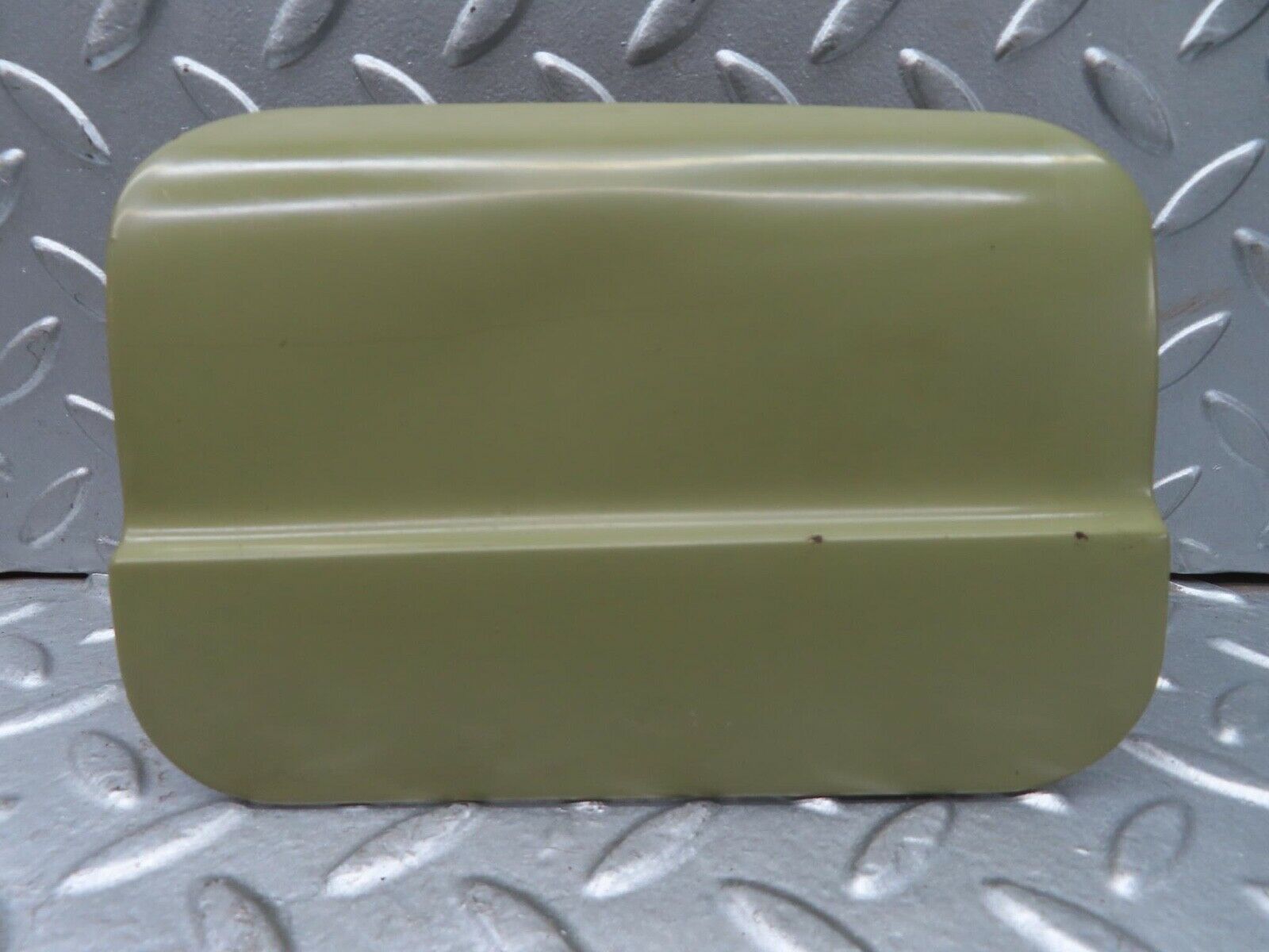 13527 Mercedes-Benz W123 200 Fuel Tank Flap Cap 1235840039