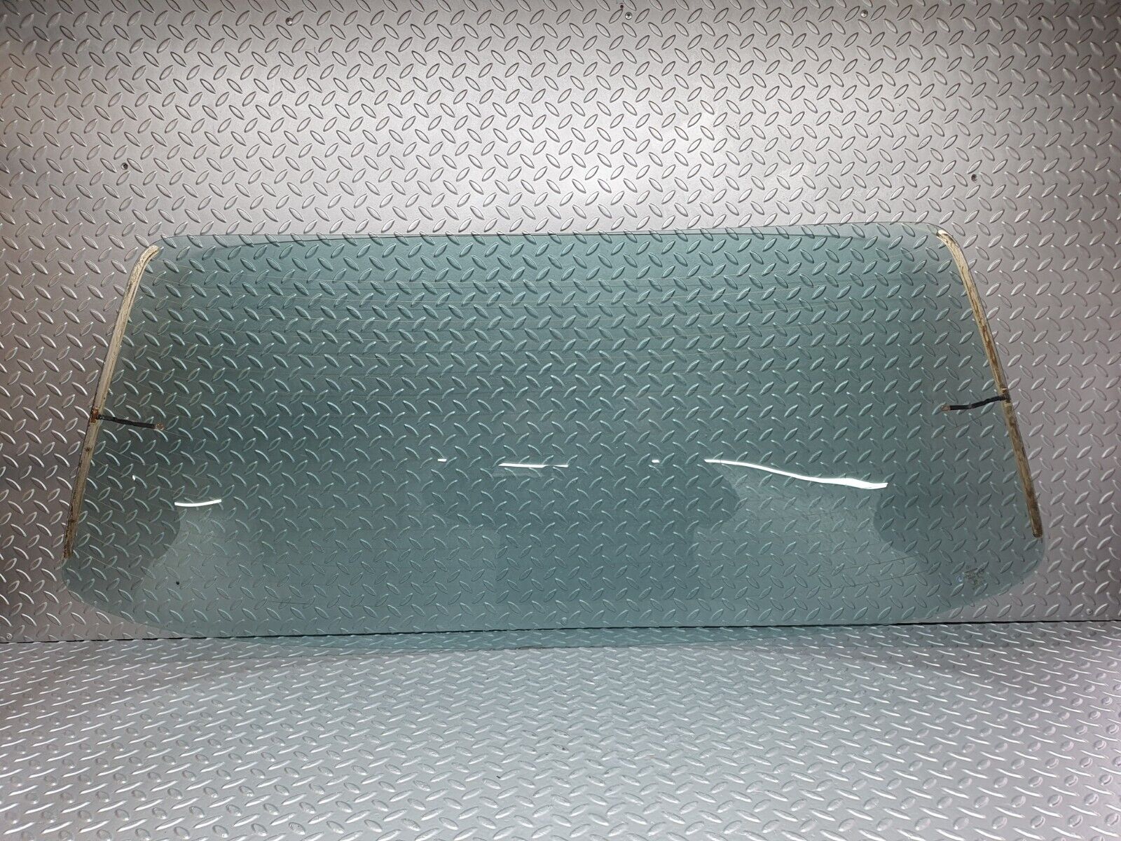 40816 Mercedes-Benz W123 300D Rear Heated Windscreen Glass