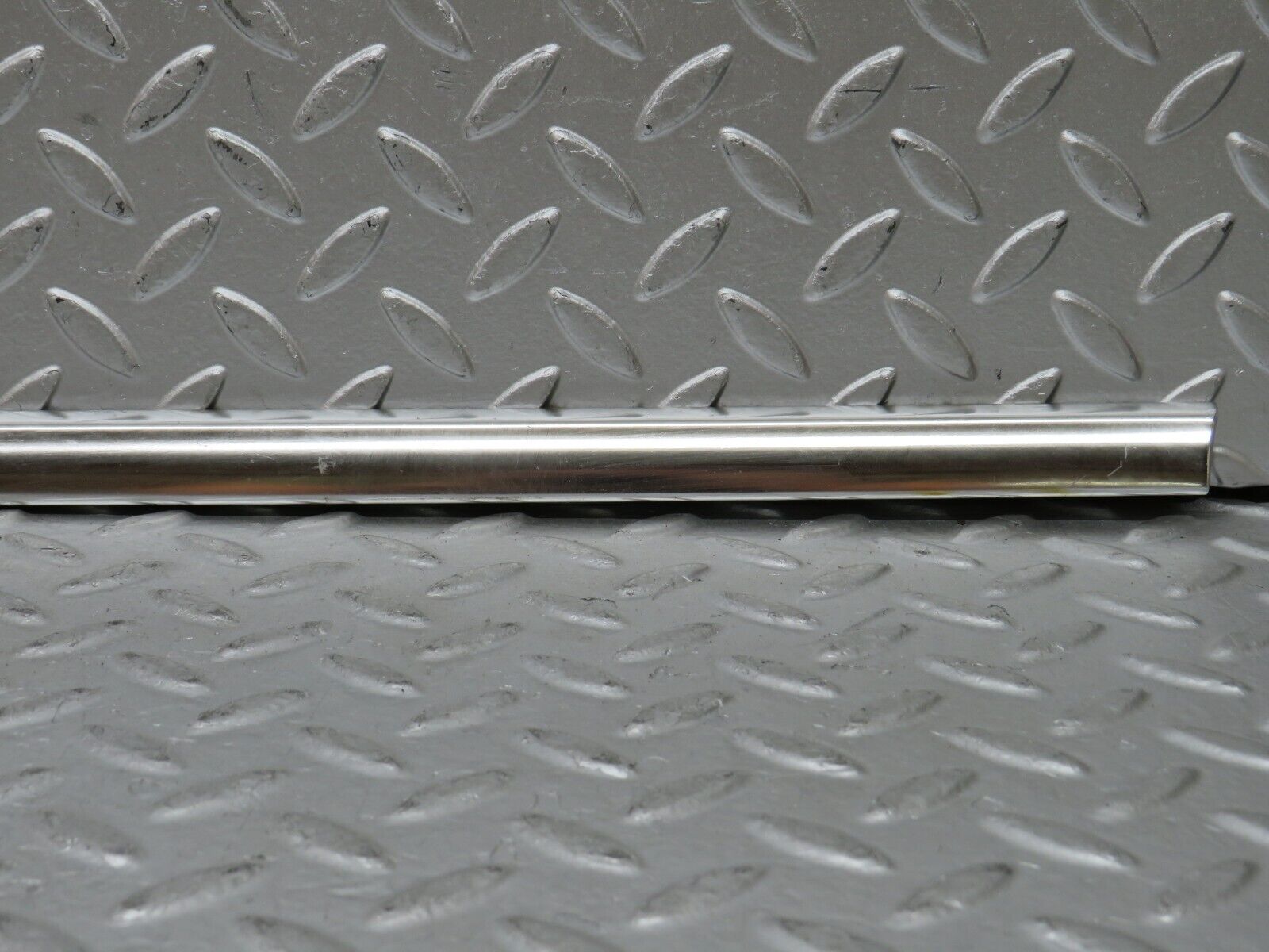 28231 Mercedes-Benz S123 240D Wagon Rear Right Window Chrome Moulding Trim