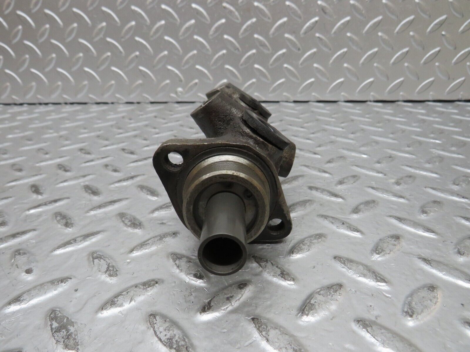 28707 Mercedes-Benz W123 230E Brake Master Cylinder Bendix 2580
