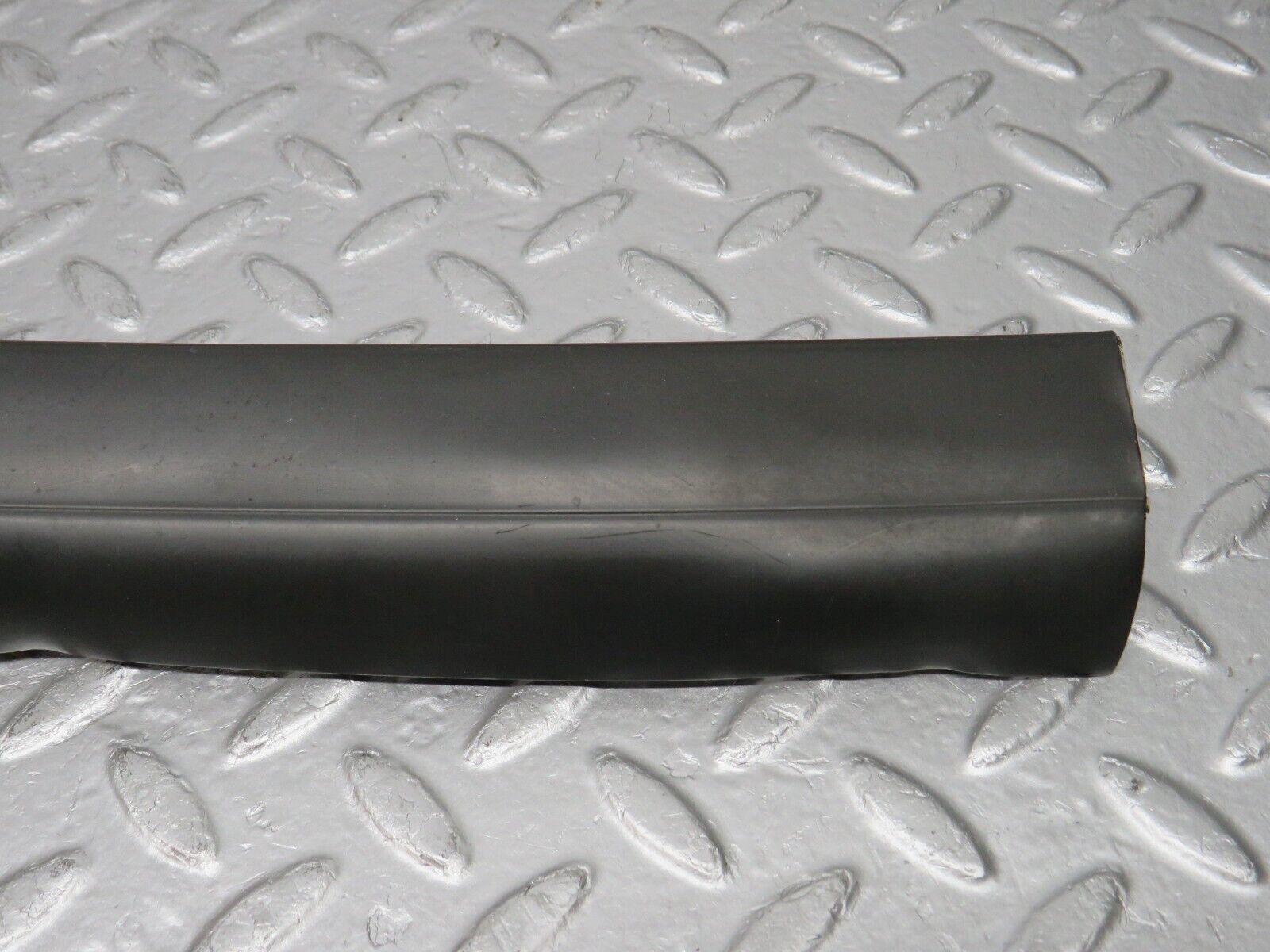 32587 Mercedes-Benz S124 300TE Wagon Windscreen Lower Moulding Trim Pair