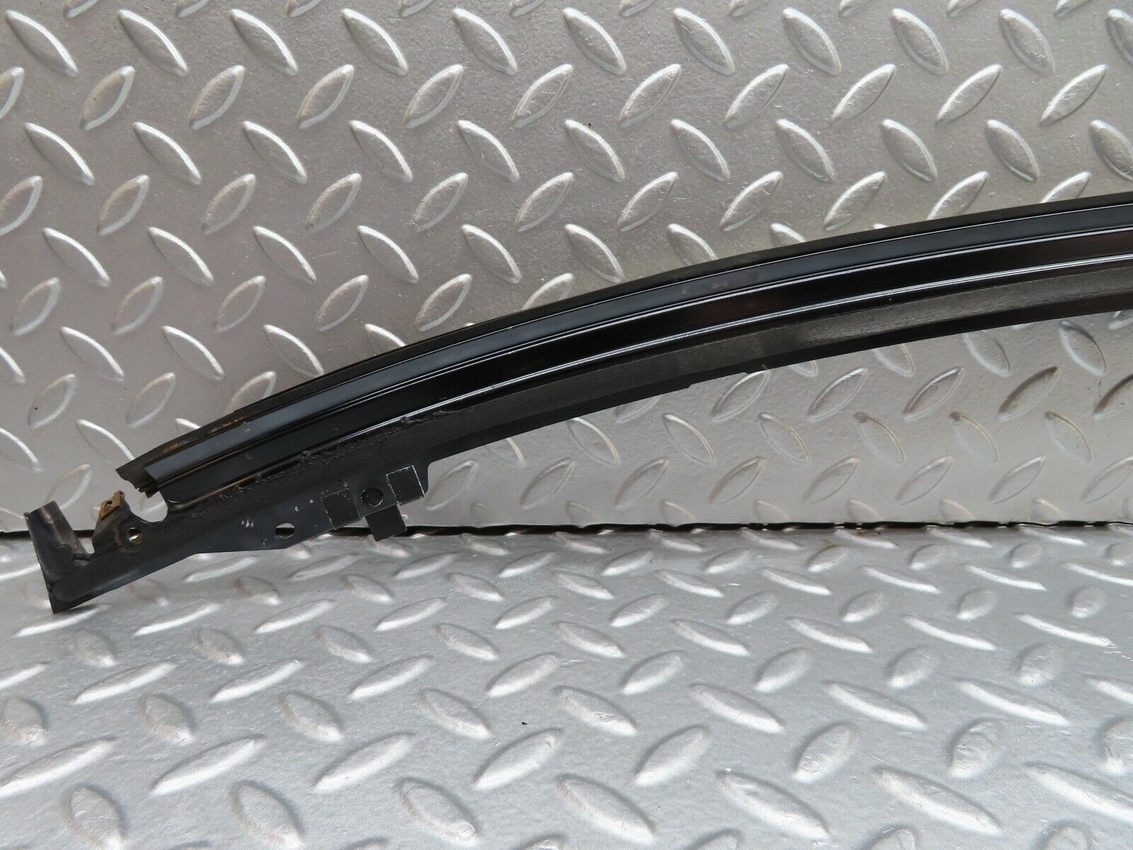 19924 Mercedes-Benz R129 300SL Coupe Front Windscreen Top Chrome Trim