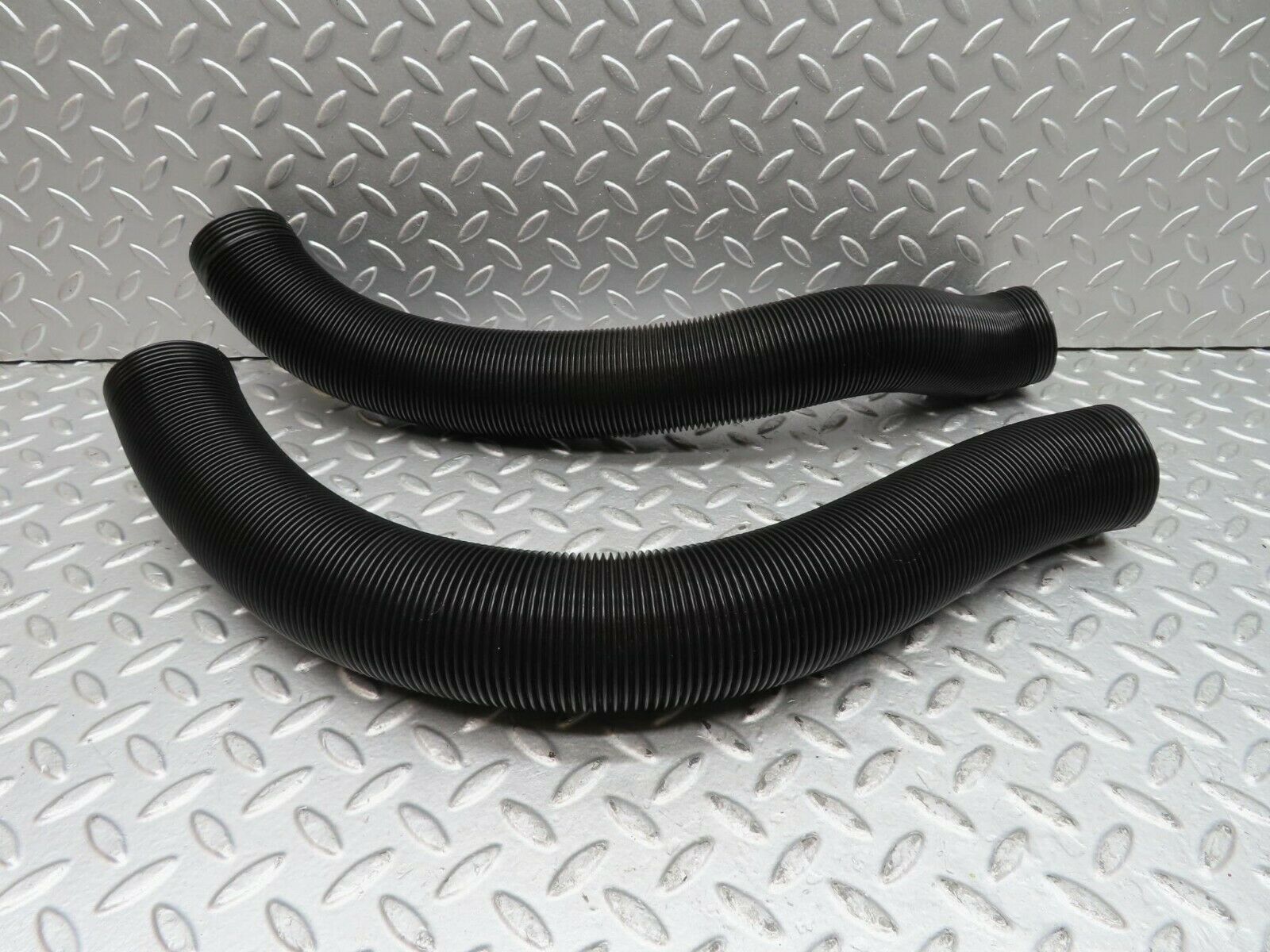 15299 Mercedes-Benz W123 230E 2x Air Duct Pipe Hose