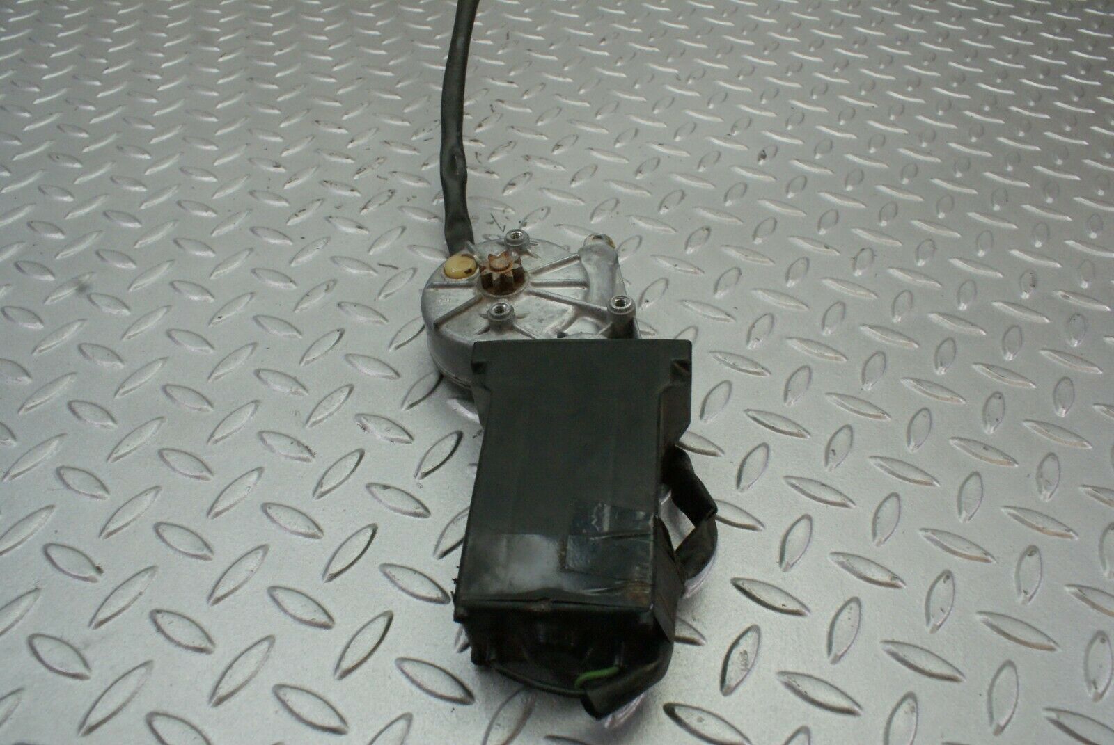 2580 Mercedes-Benz W116 350SE Rear Left Window Regulator Motor 0130820063