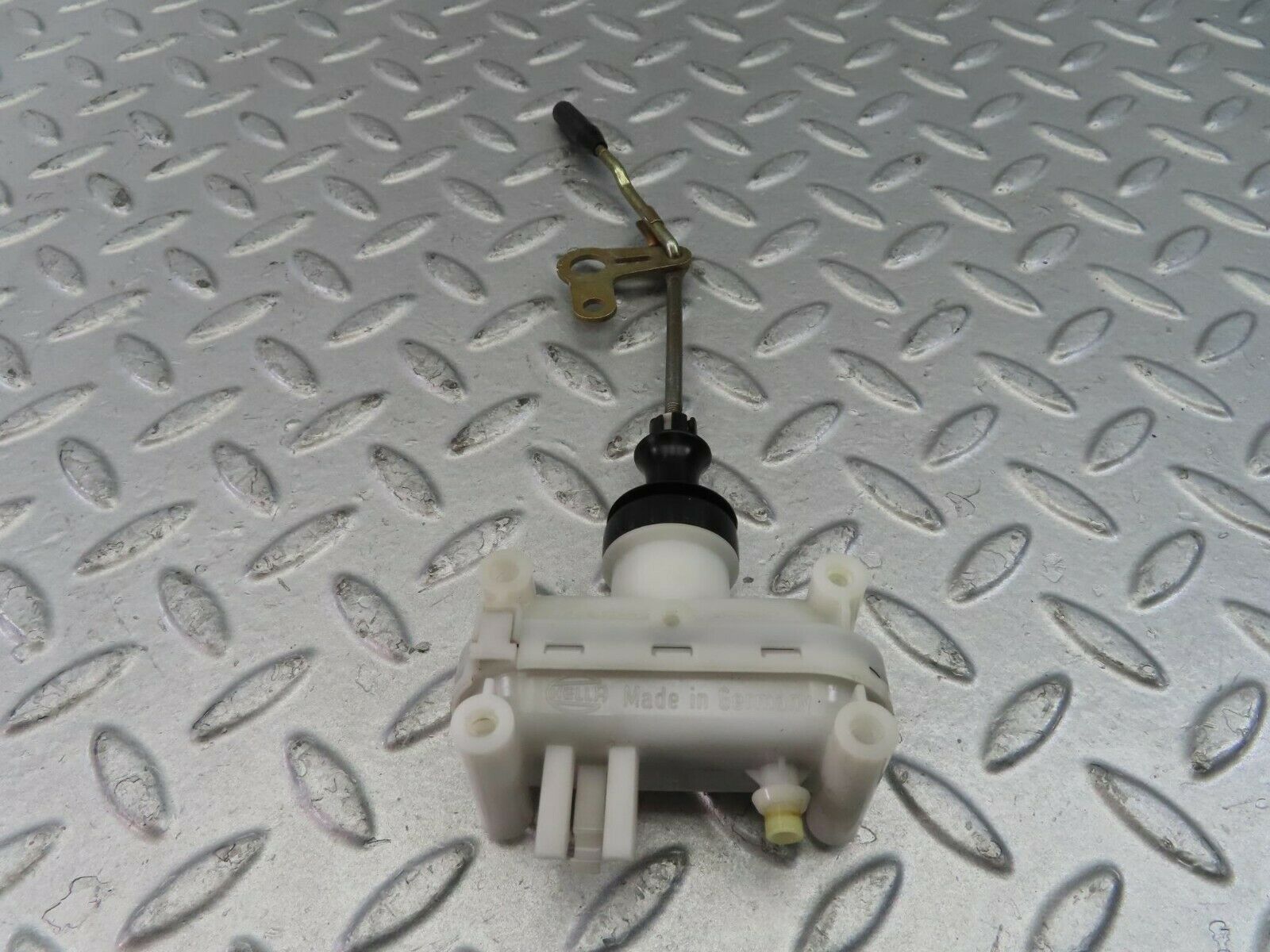 10361 Mercedes-Benz W201 190E Door Lock Vacuum Actuator Rear Right 2018050590