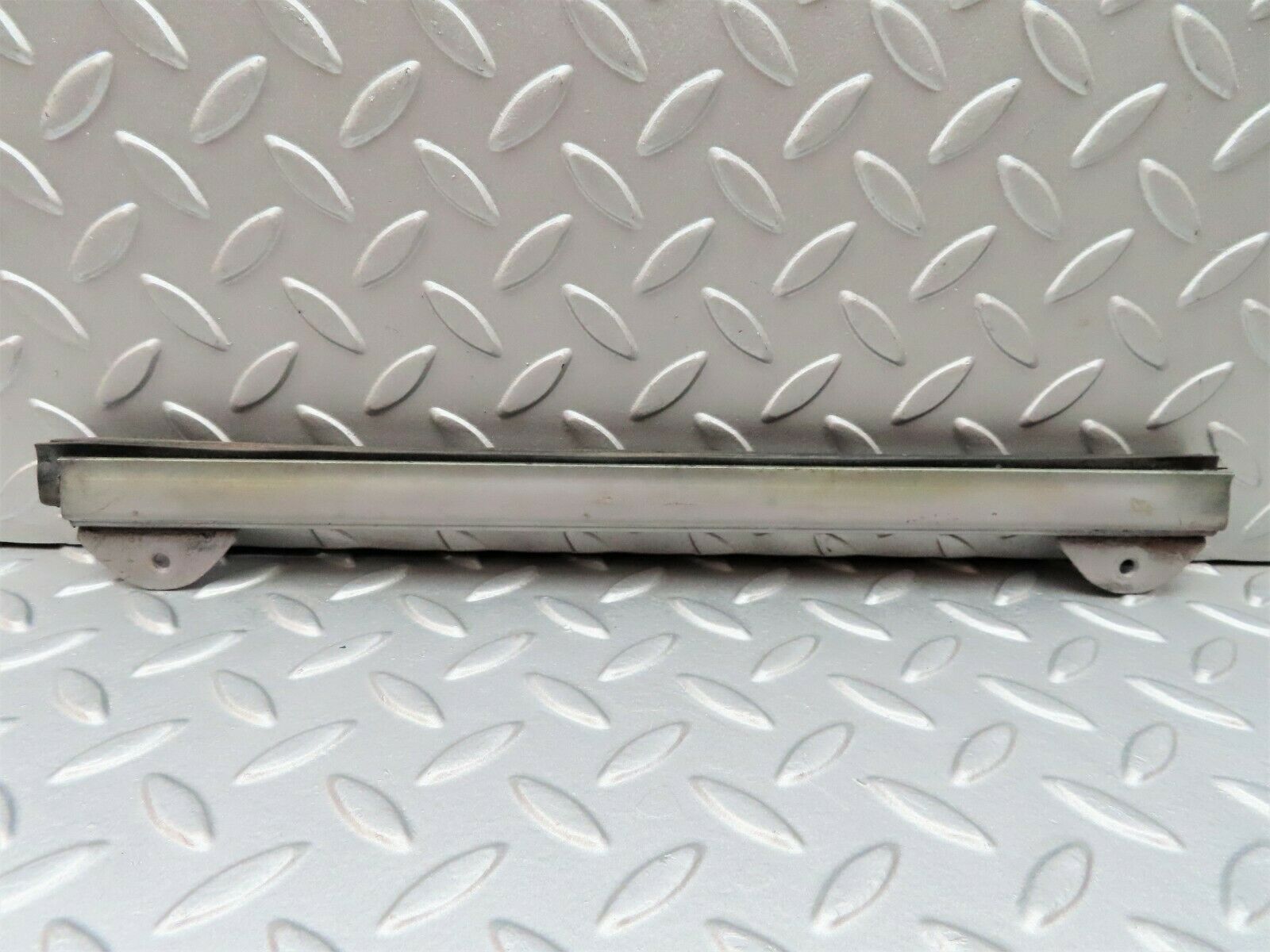 3690 Mercedes-Benz W108 280SE Front Right Door Glass Holder