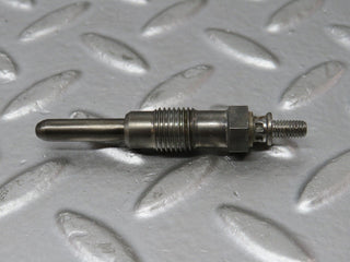 32897 Mercedes-Benz W123 300D Glow Plug Bosch Y-902R 046