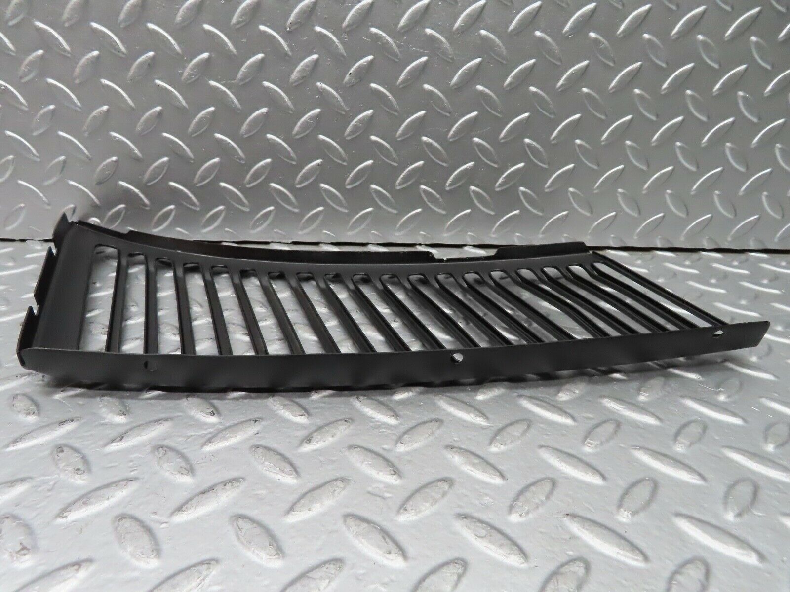 20864 Mercedes-Benz R107 450SL Air Intake Grill Left Side