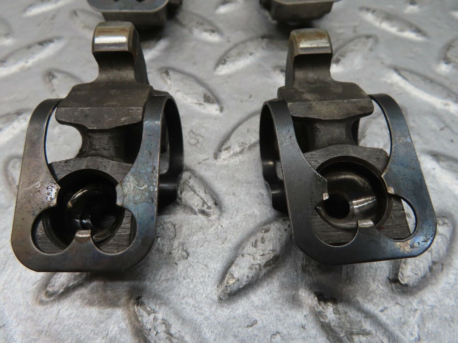 13792 Mercedes-Benz R107 450SL Valve Rocker Arm Set With Retaining Spring