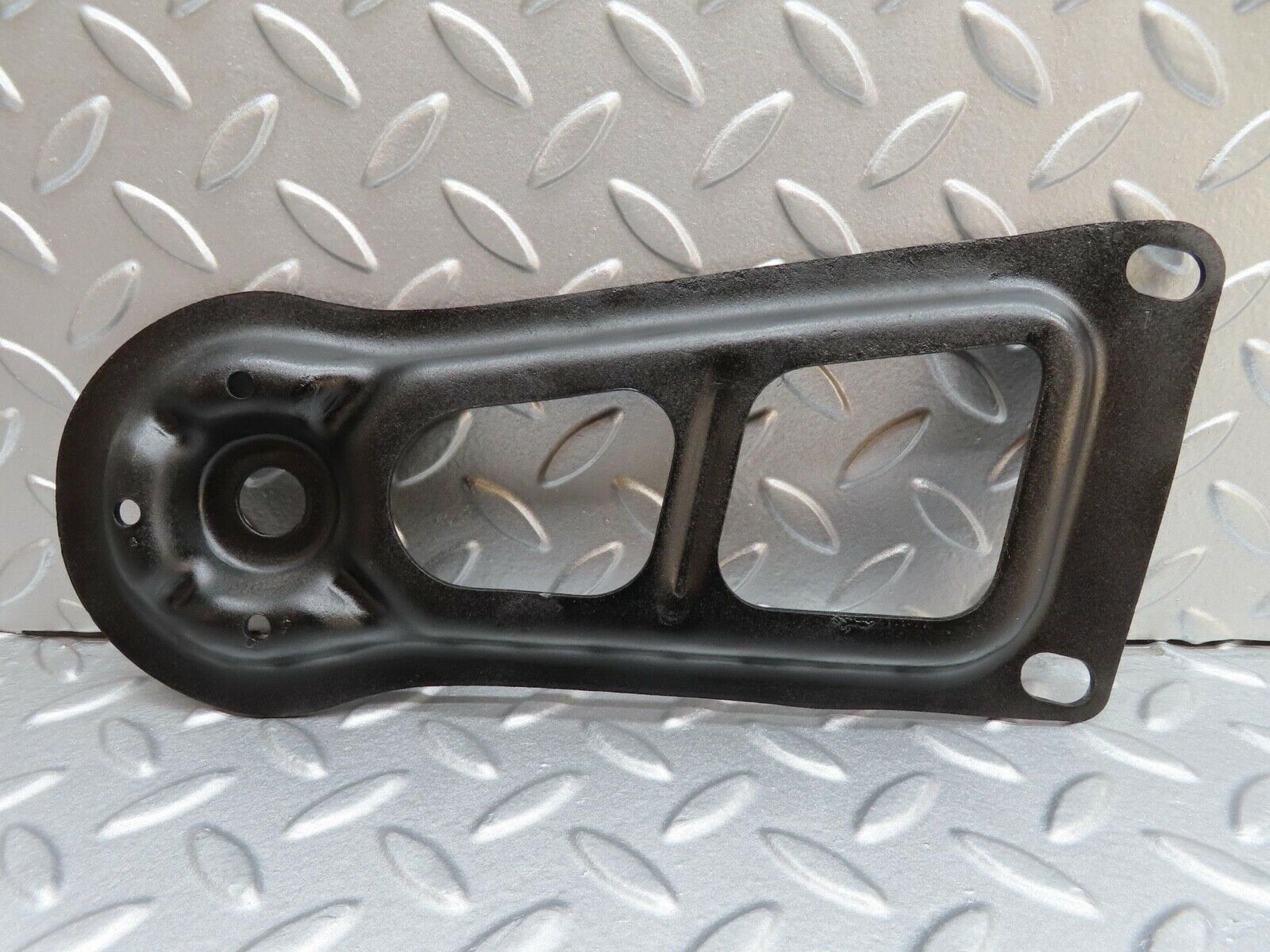 13921 Mercedes-Benz C107 280SLC Rear Suspension Axle Mounting Bracket