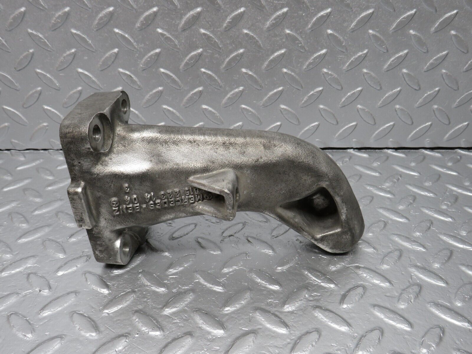 40654 Mercedes-Benz W123 300D Engine Mount Bracket Right Side 6152231404