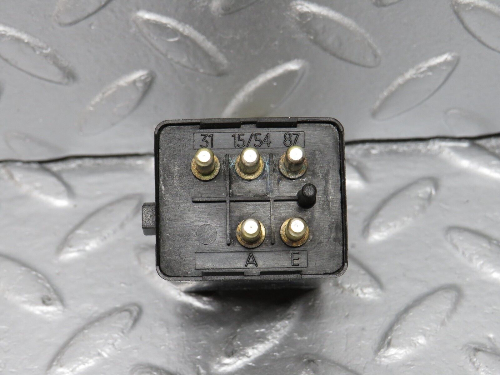40685 Mercedes-Benz W123 300D Rear Heated Window Relay 1078200010 05898620