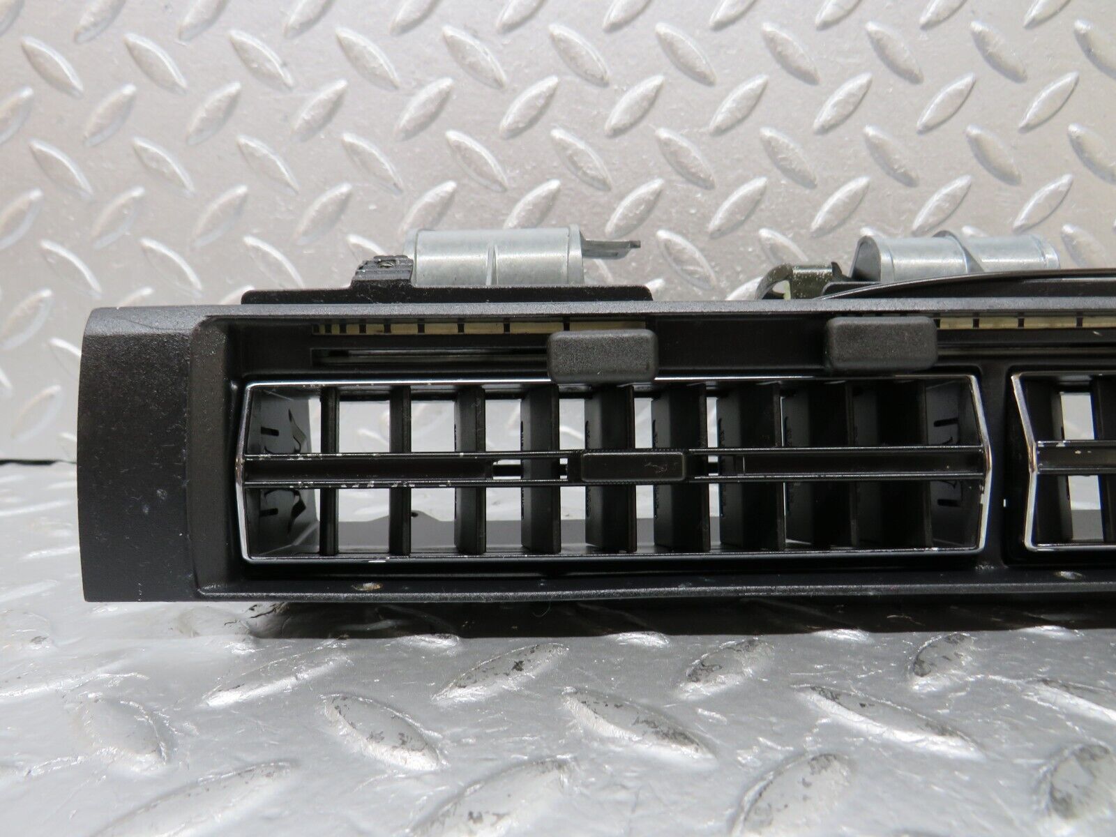 34431 Mercedes-Benz C126 380SEC Dashboard Centre Air Vent 1268310030 126830005