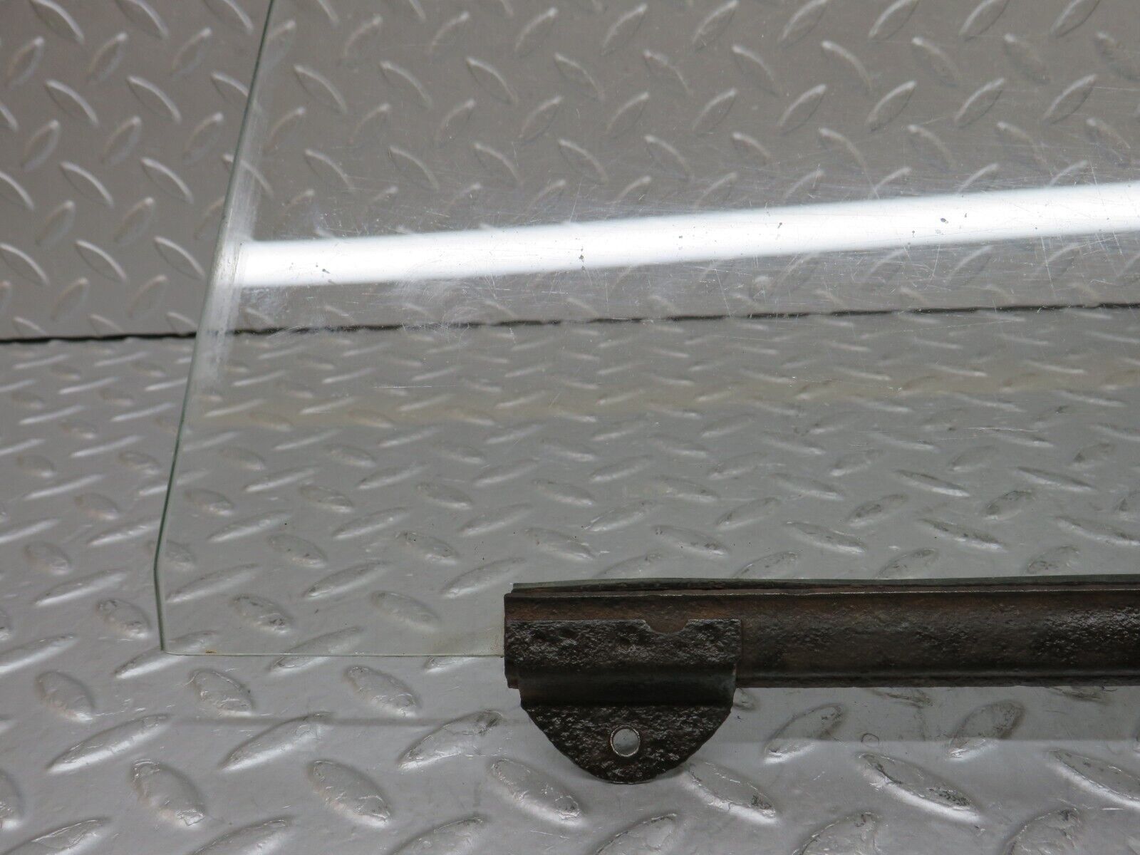 35793 Mercedes-Benz W108 Front Left Door Window Glass