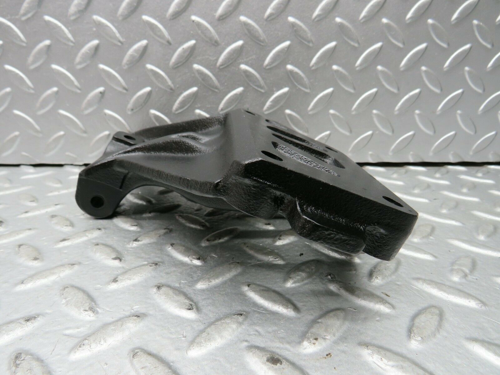 22152 Mercedes-Benz S123 280TE Alternator Generator Bracket 1101550735