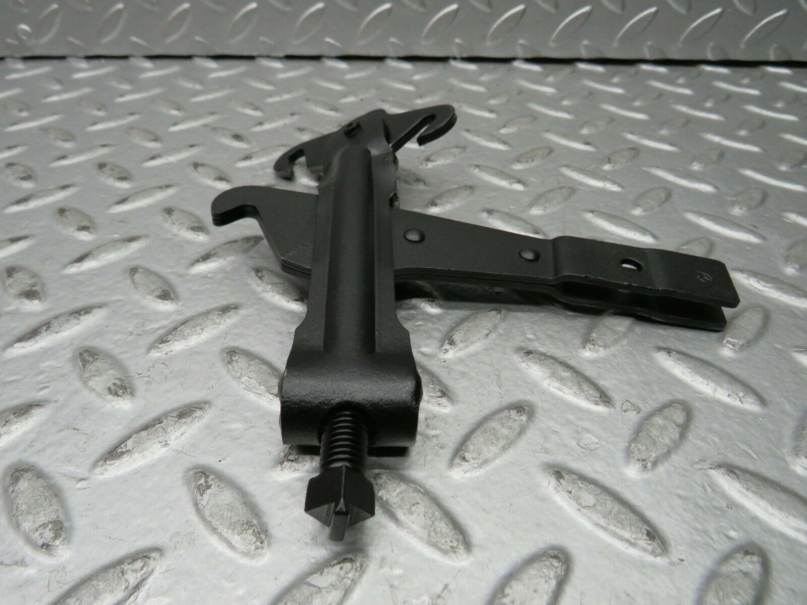 22149 Mercedes-Benz S123 280TE Wagon Handbrake Adjusting Handbrake Regulator