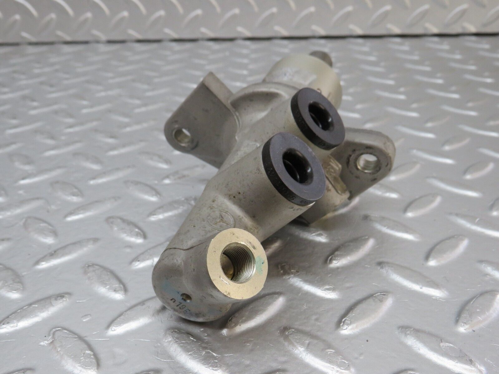 33386 Mercedes-Benz W202 C180 Brake Master Cylinder Lucas