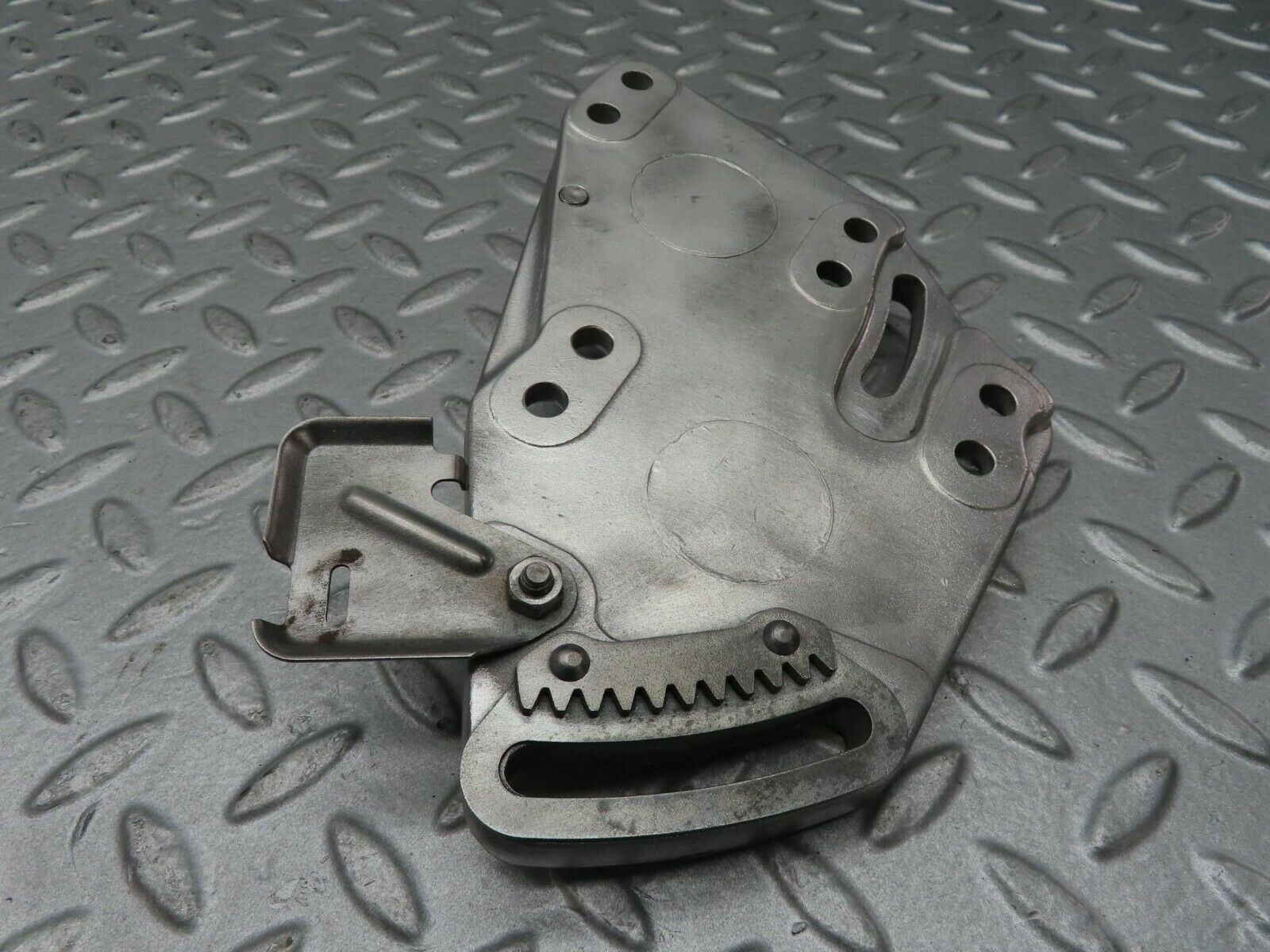 16659 Mercedes-Benz C107 380SLC Power Steering Pump Bracket 1174661141