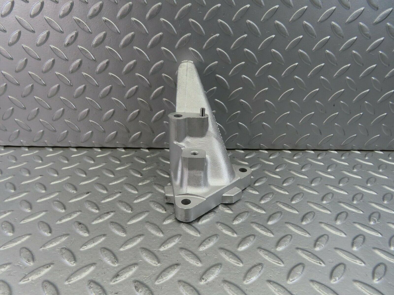 10807 Mercedes-Benz W123 230E Engine Mount Bracket Left Side 1022230504