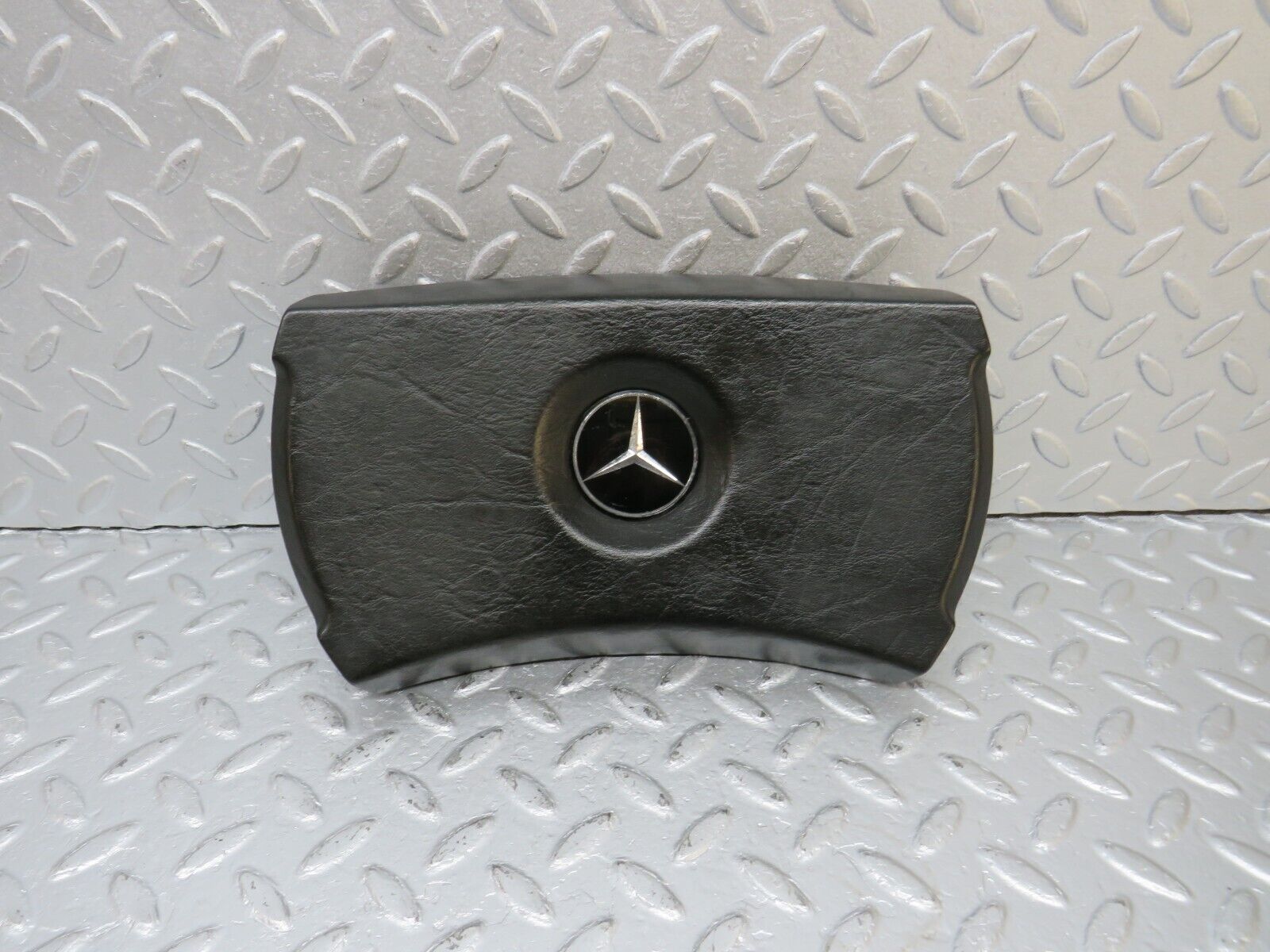 40563 Mercedes-Benz W123 300D Steering Wheel Centre Horn Pad