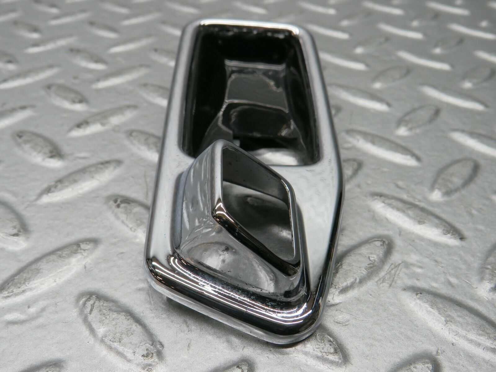 21976 Mercedes-Benz S123 280TE Wagon Chrome Frame For Door Opener Left 1167660111