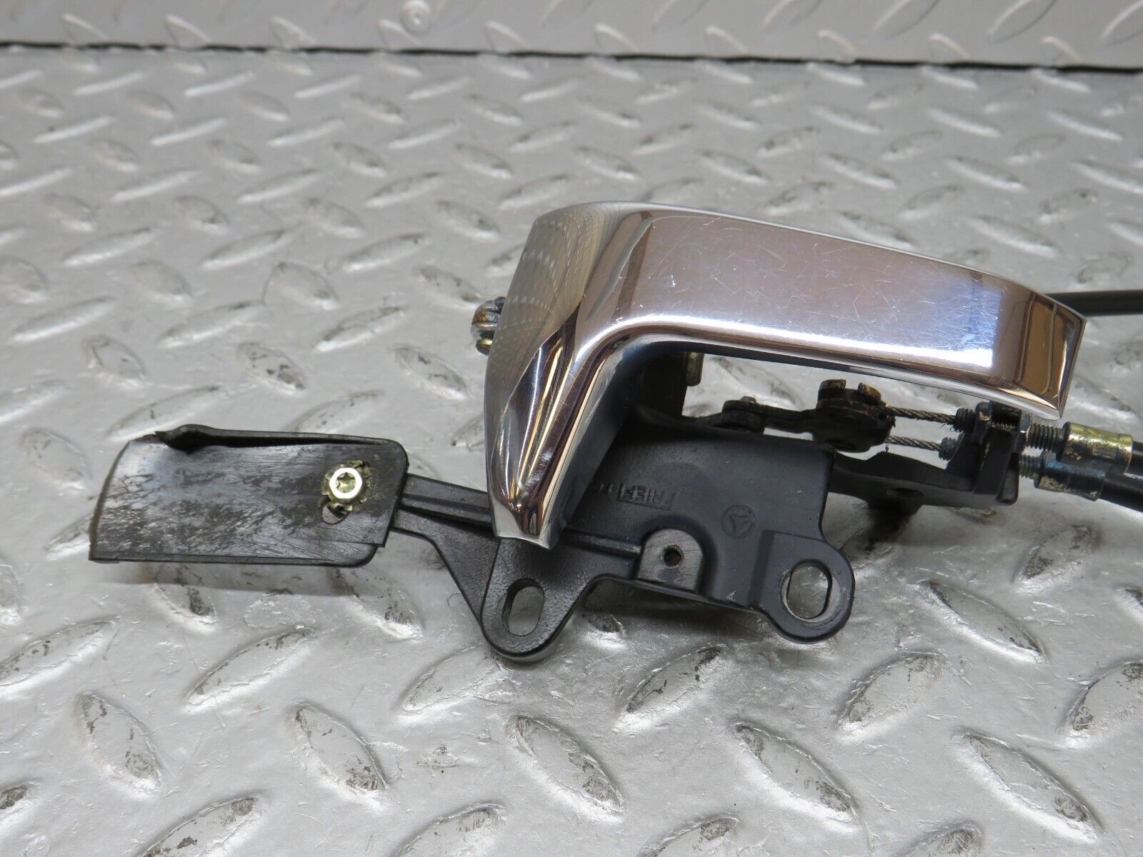 36825 Mercedes-Benz R129 300SL-24 Front Right Seat Release Handle Cable