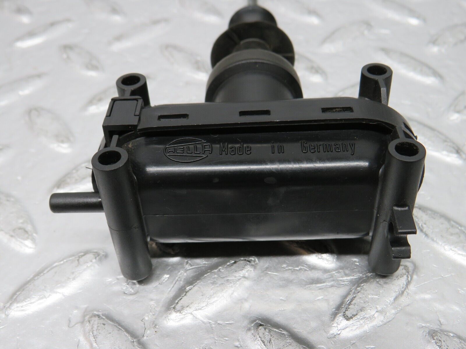 30715 Mercedes-Benz W201 190E 2.0L Rear Right Door Lock Vacuum Actuator