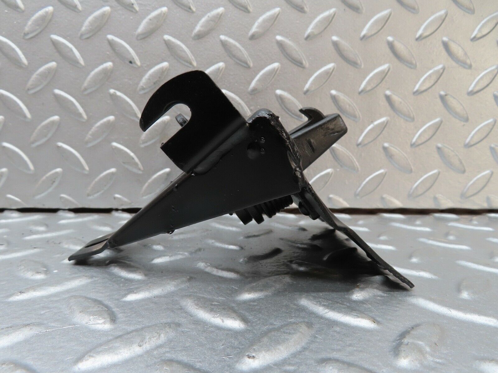 18724 Mercedes-Benz W120 W121 Ponton Bonnet Lock Lower