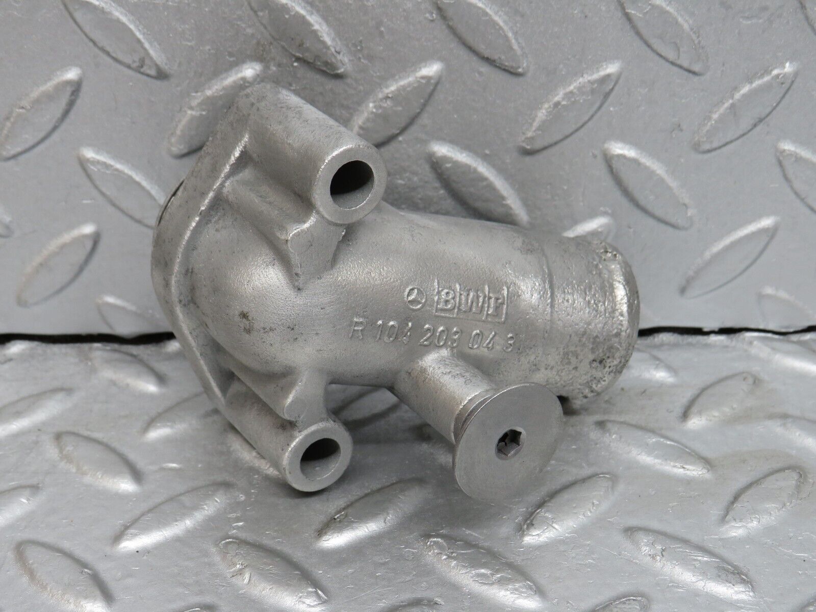 38110 Mercedes-Benz A124 320E Cabriolet Coolant Flange Pipe 1042030431