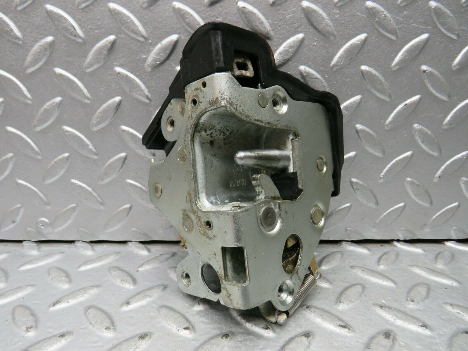 21982 Mercedes-Benz S123 280TE Rear Right Door Lock Mechanism 1237230208