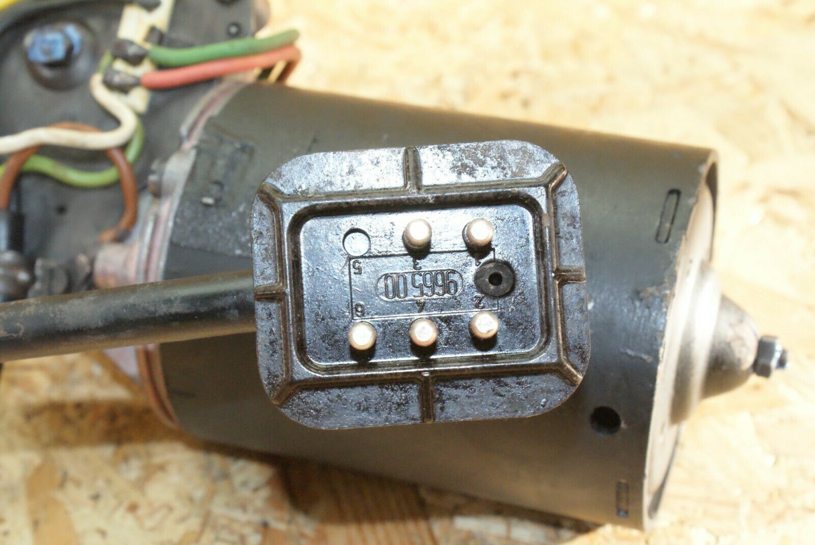 2398 Mercedes-Benz W123 280E Wiper Motor Bosch 0390341077
