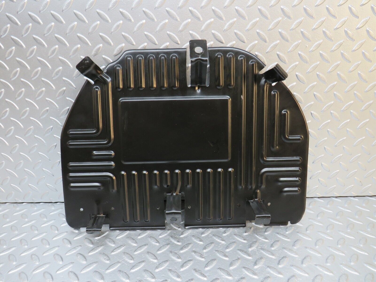 31346 Mercedes-Benz S124 220TE Wagon Front Right Floor Relay Cover 2028171320