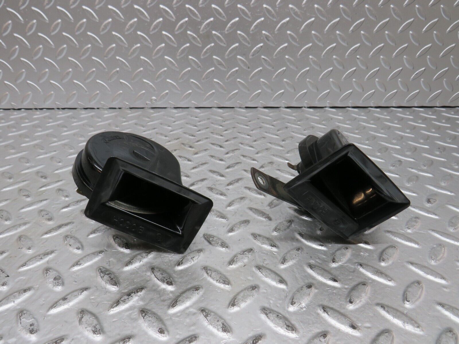 27805 Mercedes-Benz S124 300TE Wagon Horn Bosch Pair