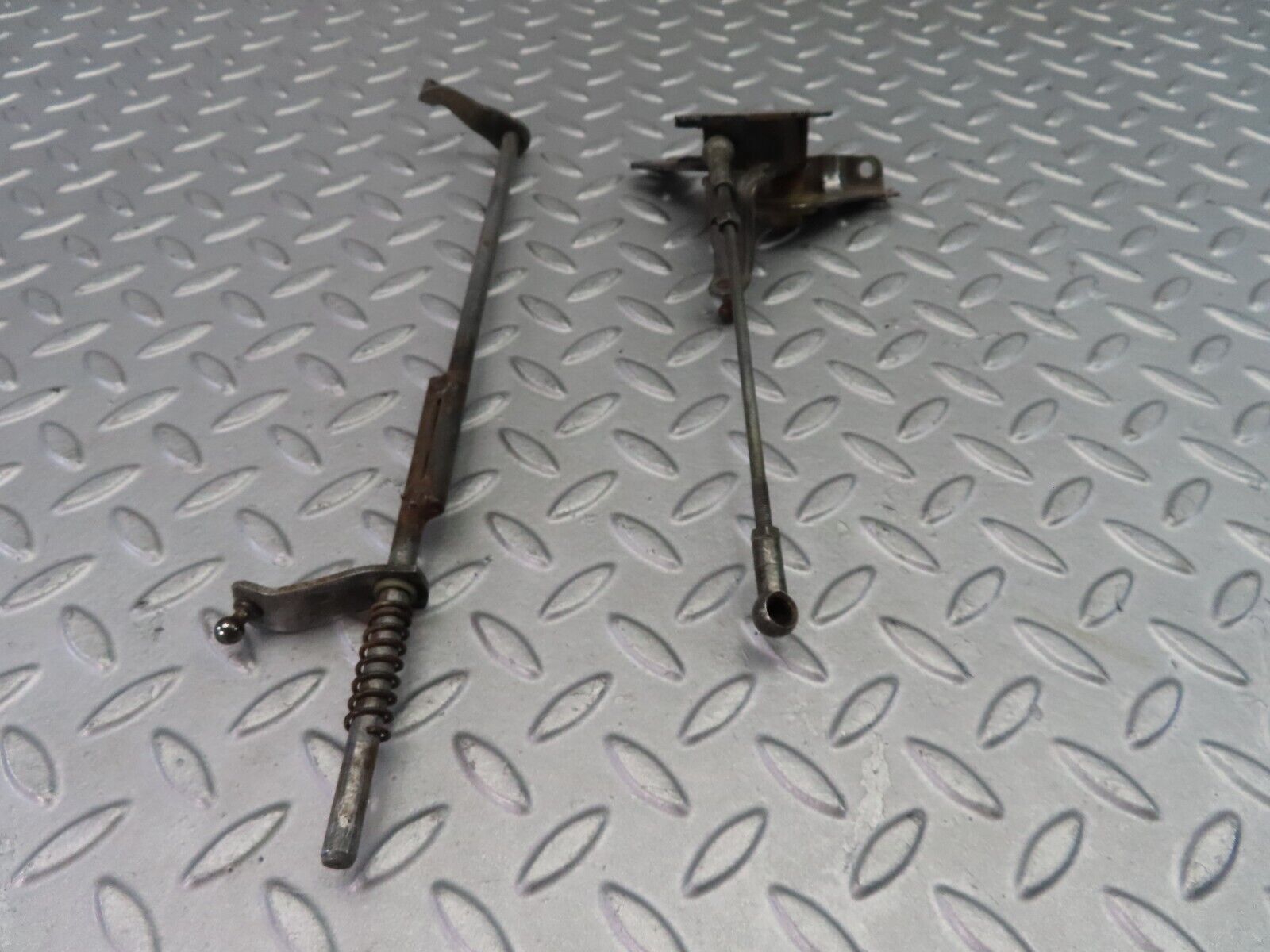 35827 Mercedes-Benz W116 450SE Throttle Linkage
