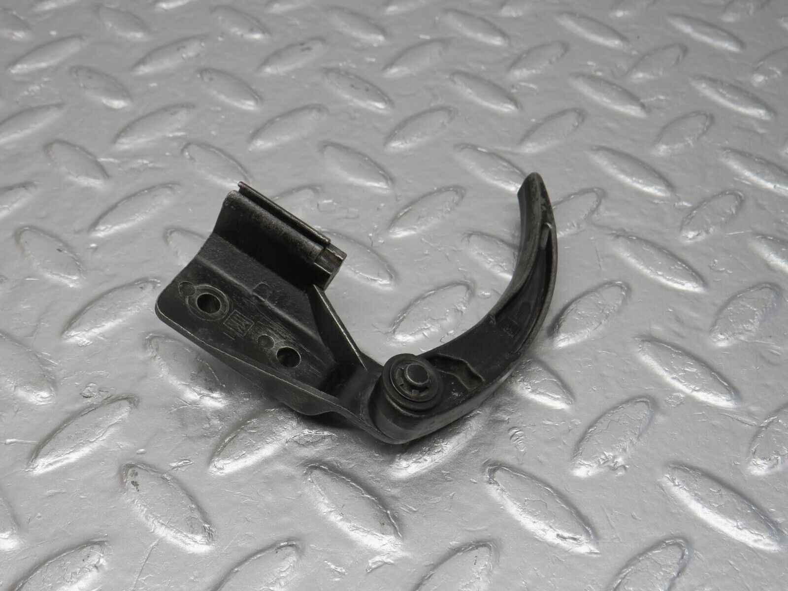 40675 Mercedes-Benz W123 300D Hood Opener Bonnet Opener Release